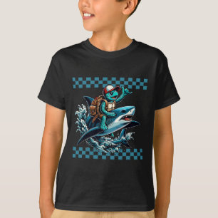 T-shirt Tortue de mer chevauchant un requin pour ramener l