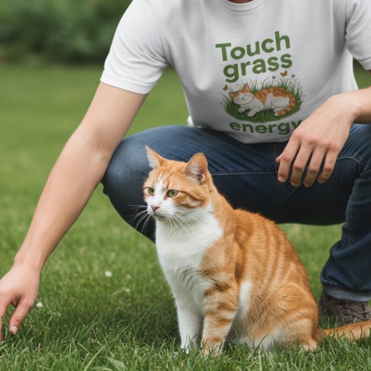T-shirt Touch Grass Energy Cat mème drôle