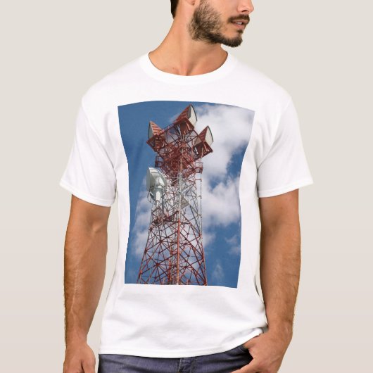 T-shirt Tour de télécommunications micro-ondes (Devant)