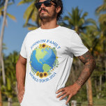 T-shirt Tour du monde sur mesure Terre en Cool de tourneso<br><div class="desc">Customisez ces superbes t-shirts de tournée mondiale pour un groupe de tournage ou un voyage de vacances en famille. La planète est enveloppée d'une belle couronne fleurie de tournesols et de vignes. De mignons tee - shirts de voyage sur mesure pour explorer la Terre.</div>
