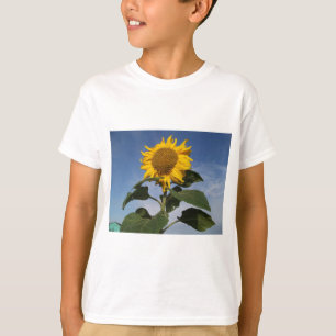 T-shirt Tournesol contre le ciel bleu