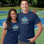 T-shirt Tournoi du joueur de l'équipe de basket sur mesure<br><div class="desc">Montrez au monde que vous jouez au pickleball avec ce t-shirt arborant un logo bleu et jaune. Idéal pour les clubs de pickleball,  les équipes,  comme les chemises de tournoi assorties ou l'usure quotidienne.</div>