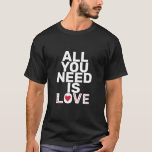 T-shirt Tout ce dont vous avez besoin est l'amour Coeur Po
