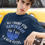 T-shirt Tout ce que je veux pour Hanoukka est un nouveau p<br><div class="desc">Tout ce que je veux pour Hanoukka est un nouveau POTUS. Un nouveau président serait un grand cadeau pour cette personne juive. Un judaïsme anti-Trump cool présent pour un juif qui veut destituer Donald Trump. Résistez à cette conception politique pour Chanoukah.</div>