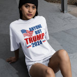 T-shirt Toute personne sauf Trump drôle élection de 2024<br><div class="desc">Votez pour qui que ce soit d'autre que Trump aux élections de 2024 pour rester patriote. Les Républicains et les Démocrates doivent s'unir contre Donald Trump et voter pour Joe Biden pour que l'Amérique reste en sécurité. Drapeau américain sur un t-shirt politique avec message anti-Trump.</div>