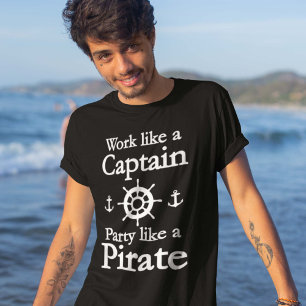 T-shirt Travailler Comme Une Partie Capitaine Comme Un Pir