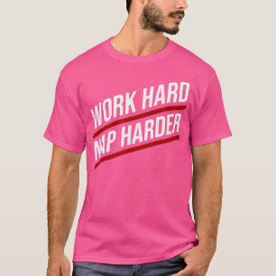 T-shirt Travailler dur pour la nuit