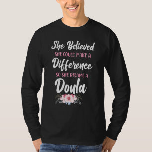 T-shirt Travailleur de naissance Doula Elle croyait qu'ell