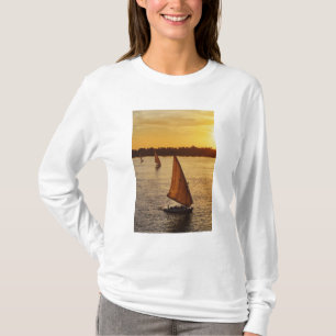 T-shirt Trois felouques avec des touristes sur le Nil à