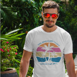 T-shirt Tropical Beach Palm Tree Custom Spring Break Trip<br><div class="desc">Ce mignon t-shirt de couchers de soleil de palmier tropical est parfait pour une escapade de printemps avec votre groupe d'amis de l'université ou un plaisir de bateau de croisière vacances en famille. Personnalisez la gamme complète de t-shirts customisés pour votre sortie en groupe à la plage ou pour une...</div>