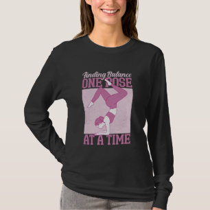 T-shirt Trouver l'équilibre un pose à la fois Yoga Maman
