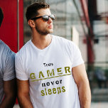 T-shirt True Gamer ne dort jamais Typographie Gamer<br><div class="desc">True Gamer ne dort jamais Typographie Gamer T-shirt. T-shirt gamer drôle et cool pour les vrais joueurs. Grand t-shirt avec une typographie moderne True Gamer ne dort jamais dans les couleurs noir et vert. Ce t-shirt est une idée cadeau parfaite.</div>