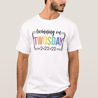 T-shirt Twinning Twosday Mardi Février 22 Nd 2022 Drôle