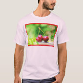 T-shirt "Two Cherries Fruit" Belle Photo. Commandez dès ma (Devant)