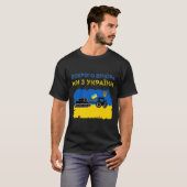 T-shirt Ukrainian Tractor Pulls A Russian Tank Funny Meme  (Devant entier)