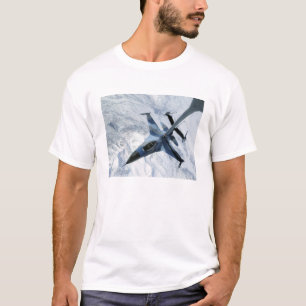 T-shirt Un agresseur F-16 repose en contact la position