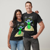 T-shirt Un Alien De L'Ufo Enlevé Par Des Humains (Unisexe)
