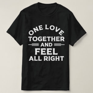 T-shirt Un amour ensemble et se sentir tout à fait bien mu