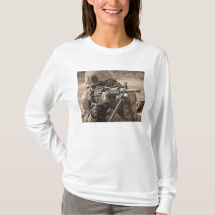 T-shirt Un artilleur d'arme automatique de peloton fournit