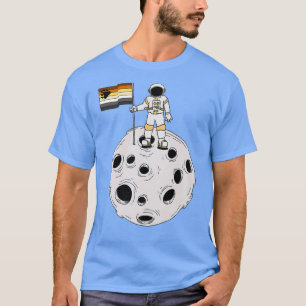 T-shirt Un astronaute de l'ours gay sur la lune Un drapeau