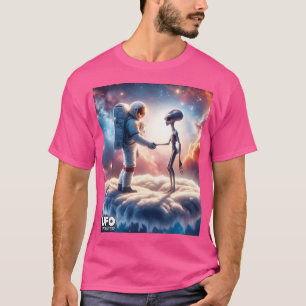 T-shirt Un Astronaute Et Un Extraterrestre Serrent Les Mai