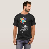 T-shirt Un astronaute flotte (Devant entier)