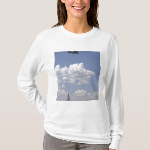 T-shirt Un balbuzard CV-22 vole au-dessus de C.A. - 130