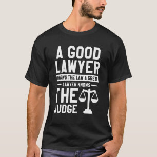 T-shirt Un bon avocat connaît la loi, un grand avocat conn