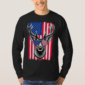 T-shirt Un cerf patriotique portant des lunettes de soleil