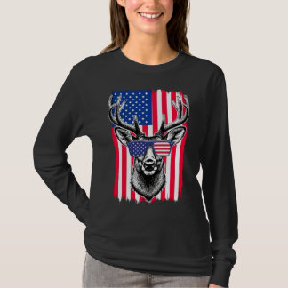 T-shirt Un cerf patriotique portant des lunettes de soleil