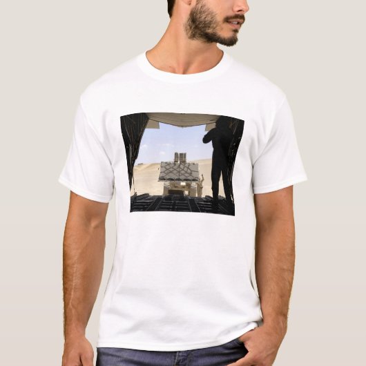 T-shirt Un chariot élévateur transporte du fret sur un Her (Devant)