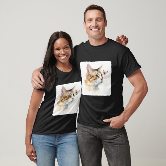 T-shirt Un Chat Avec Un Papillon Sur Son Whisk Curiosity D (Unisexe)