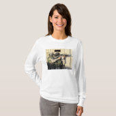 T-shirt Un chef d'infanterie vise son arme (Devant entier)