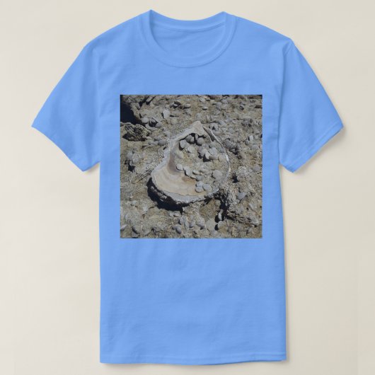 T-shirt Un coquillage et des fossiles de foraminifera en g (Design devant)
