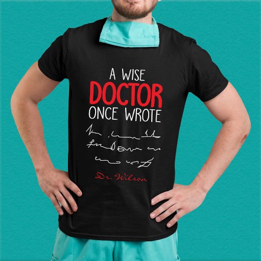 T-shirt Un Docteur Sage A Écrit Un Jour Mème Drôle Docteur