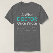 T-shirt Un Docteur Sage Écrit Une Fois La Vie Infirmière C (Design devant)