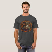 T-shirt Un dragon lisant pour apprendre et se divertir. (Devant entier)