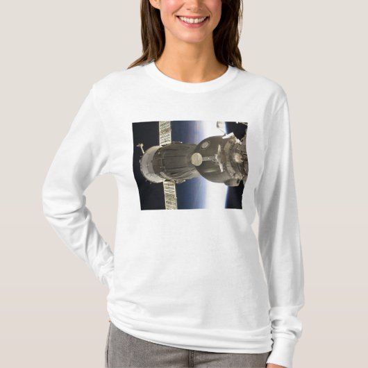 T-shirt Un engin spatial Soyouz rétroéclairé par la Terre (Devant)