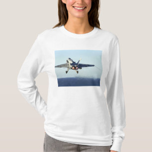 T-shirt Un F/A-18C Hornet démarre depuis le poste de pilot