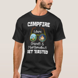 T-shirt Un Feu De Campagne Où Les Amis Marshmallow Se Fair
