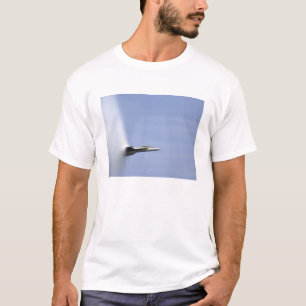 T-shirt Un frelon superbe de F/A-18E atteint la vitesse
