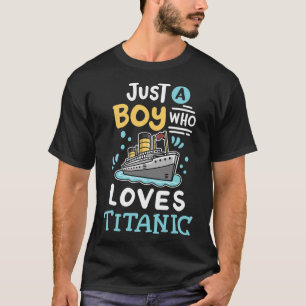 T-shirt Un garçon qui aime le Rms Titanic drôle de bateau