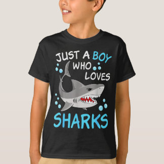 T-shirt Un garçon qui aime les requins drôle animal océan