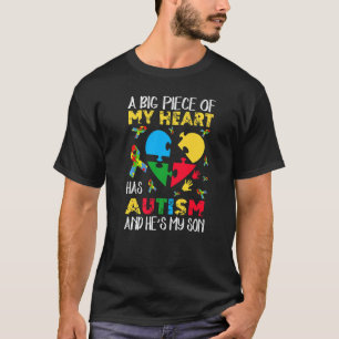 T-shirt Un gros morceau de mon coeur a l'autisme Il est mo