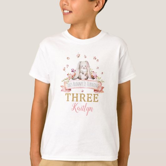 T-shirt Un lapin est en train d'atteindre trois 3ème anniv (Devant)