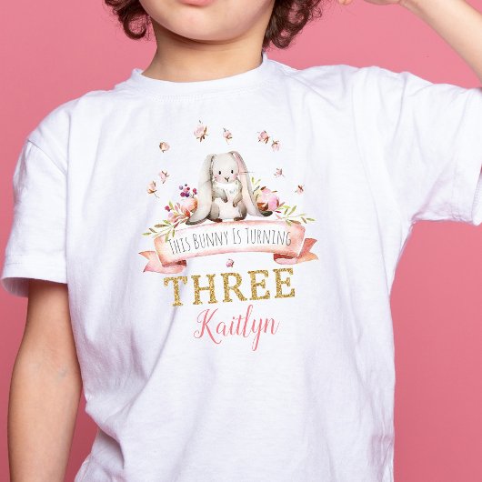 T-shirt Un lapin est en train d'atteindre trois 3ème anniv