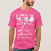T-shirt Un Médecin Sage Écrit Une Fois Écrit - Docteur Méd (Devant)