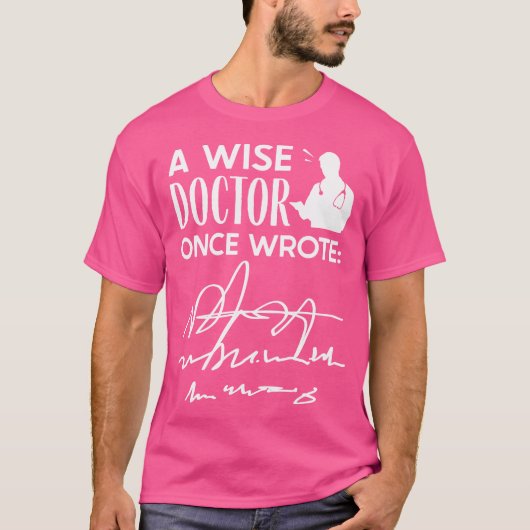 T-shirt Un Médecin Sage Écrit Une Fois Écrit - Docteur Méd (Devant)