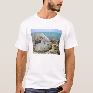 T-shirt Un mémorial aux prisonniers de guerre sur l'île 
