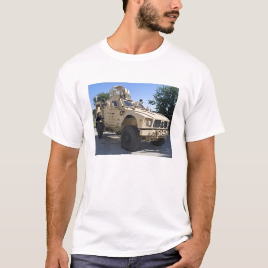 T-shirt Un Oshkosh M-ATV (Devant)